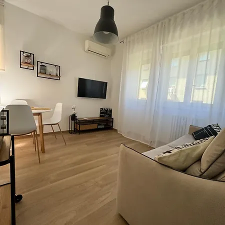 Cinecitta דירה *