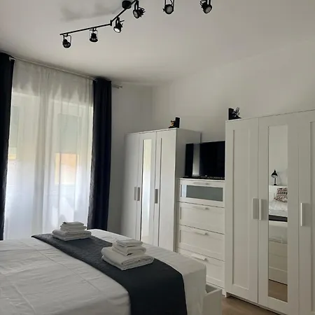 דירה Cinecitta רומא